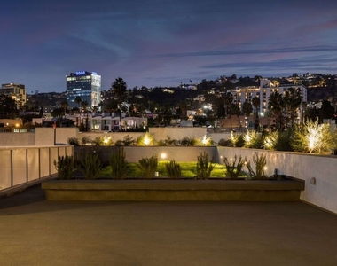 829 Larrabee Street - Photo Thumbnail 13