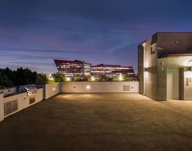 829 Larrabee Street - Photo Thumbnail 14