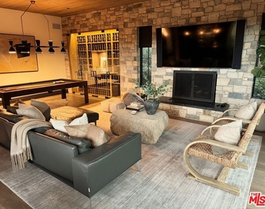 888 Toulon Drive - Photo Thumbnail 12