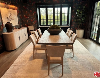 888 Toulon Drive - Photo Thumbnail 8
