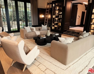 888 Toulon Drive - Photo Thumbnail 4
