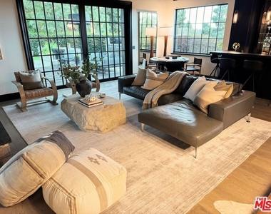 888 Toulon Drive - Photo Thumbnail 11