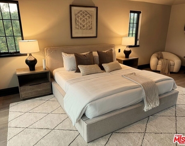 888 Toulon Drive - Photo Thumbnail 25