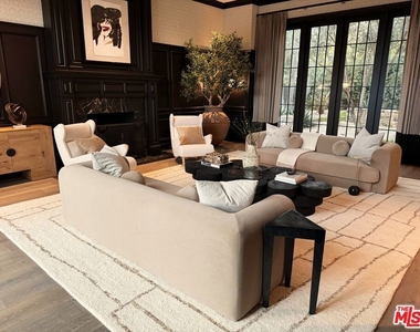 888 Toulon Drive - Photo Thumbnail 5