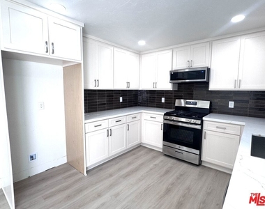 2863 Carmar Way - Photo Thumbnail 14