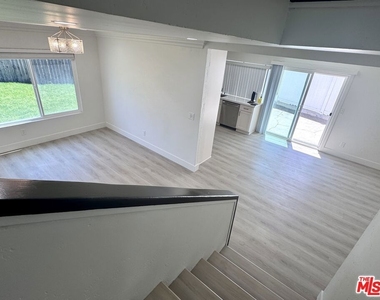 2863 Carmar Way - Photo Thumbnail 9