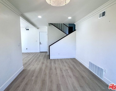 2863 Carmar Way - Photo Thumbnail 12