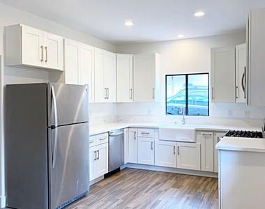 532 El Dorado Street - Photo Thumbnail 10