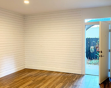 532 El Dorado Street - Photo Thumbnail 9
