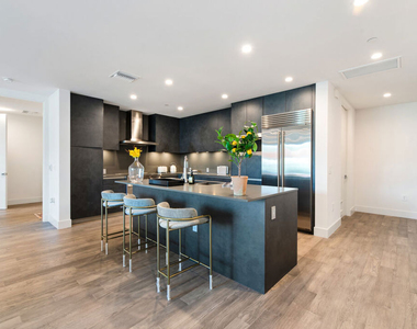 728 N Sweetzer Avenue - Photo Thumbnail 9