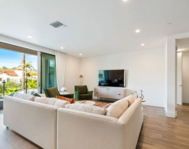728 N Sweetzer Avenue - Photo Thumbnail 1