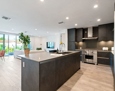728 N Sweetzer Avenue - Photo Thumbnail 10