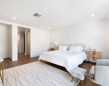 728 N Sweetzer Avenue - Photo Thumbnail 13