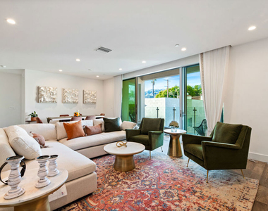 728 N Sweetzer Avenue - Photo Thumbnail 2