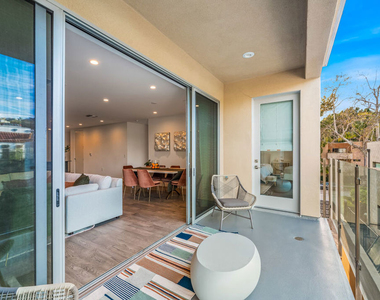 728 N Sweetzer Avenue - Photo Thumbnail 6