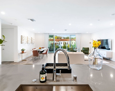 728 N Sweetzer Avenue - Photo Thumbnail 11