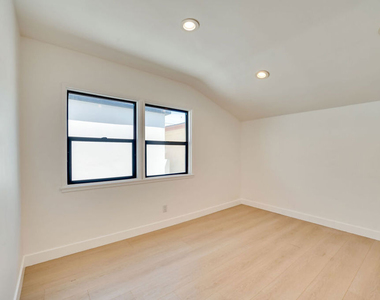 926 N Spaulding Avenue - Photo Thumbnail 9