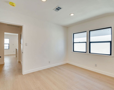 926 N Spaulding Avenue - Photo Thumbnail 12