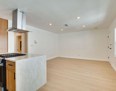 926 N Spaulding Avenue - Photo Thumbnail 4
