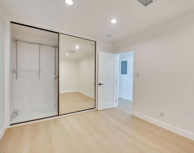 926 N Spaulding Avenue - Photo Thumbnail 7