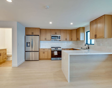 926 N Spaulding Avenue - Photo Thumbnail 3