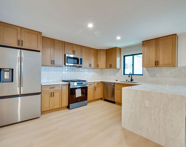 926 N Spaulding Avenue - Photo Thumbnail 2