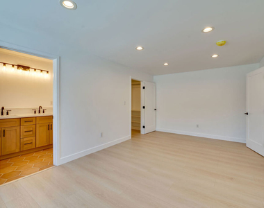 926 N Spaulding Avenue - Photo Thumbnail 11
