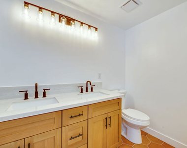 926 N Spaulding Avenue - Photo Thumbnail 12