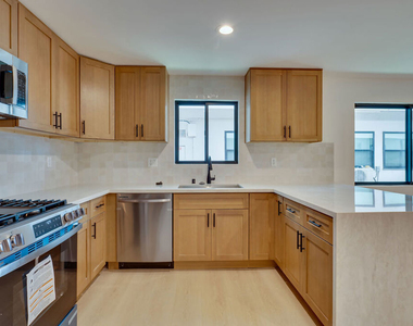 926 N Spaulding Avenue - Photo Thumbnail 4