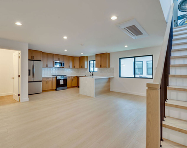 926 N Spaulding Avenue - Photo Thumbnail 6