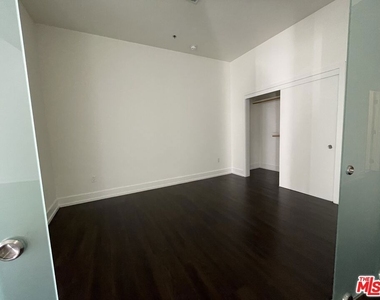727 W 7th Street - Photo Thumbnail 7