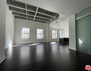 727 W 7th Street - Photo Thumbnail 1