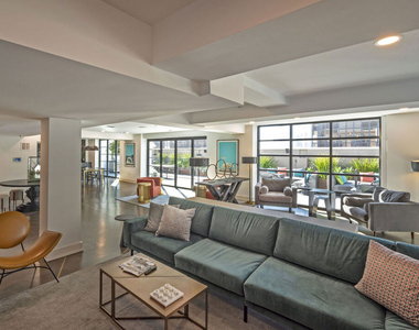 727 W 7th Street - Photo Thumbnail 15