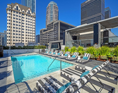 727 W 7th Street - Photo Thumbnail 5
