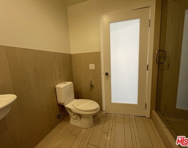 727 W 7th Street - Photo Thumbnail 21