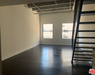 727 W 7th Street - Photo Thumbnail 9