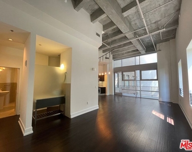 727 W 7th Street - Photo Thumbnail 4
