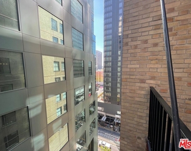 727 W 7th Street - Photo Thumbnail 11