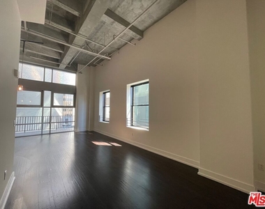 727 W 7th Street - Photo Thumbnail 6