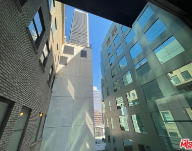 727 W 7th Street - Photo Thumbnail 13