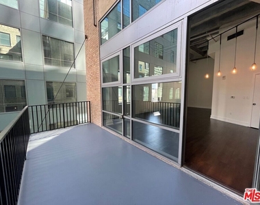 727 W 7th Street - Photo Thumbnail 3