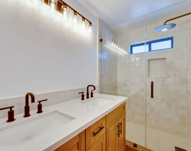 926 N Spaulding Avenue - Photo Thumbnail 11