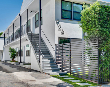 926 N Spaulding Avenue - Photo Thumbnail 15