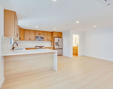926 N Spaulding Avenue - Photo Thumbnail 3