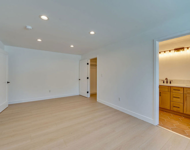 926 N Spaulding Avenue - Photo Thumbnail 9