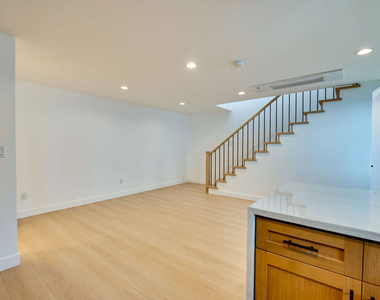 926 N Spaulding Avenue - Photo Thumbnail 5