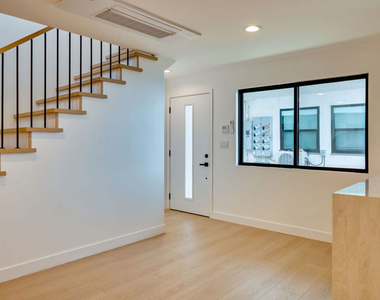 926 N Spaulding Avenue - Photo Thumbnail 1