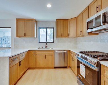 926 N Spaulding Avenue - Photo Thumbnail 4