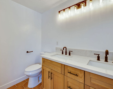 926 N Spaulding Avenue - Photo Thumbnail 10