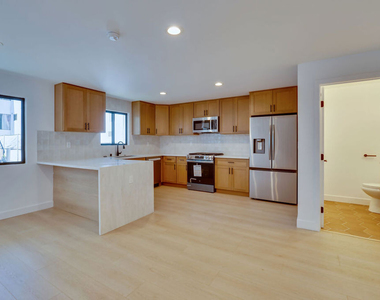 926 N Spaulding Avenue - Photo Thumbnail 2